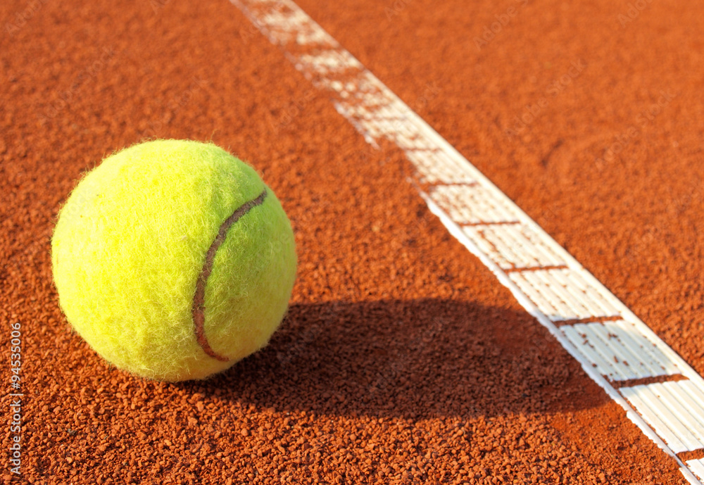 tennis ball and tennis court
