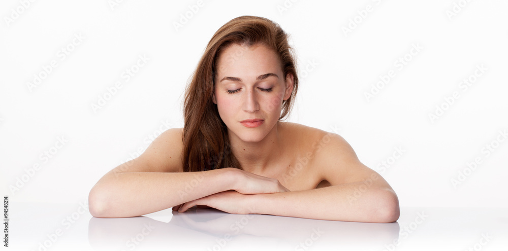 Obraz premium beautiful young woman closing eyes for natural pampering spa treatment