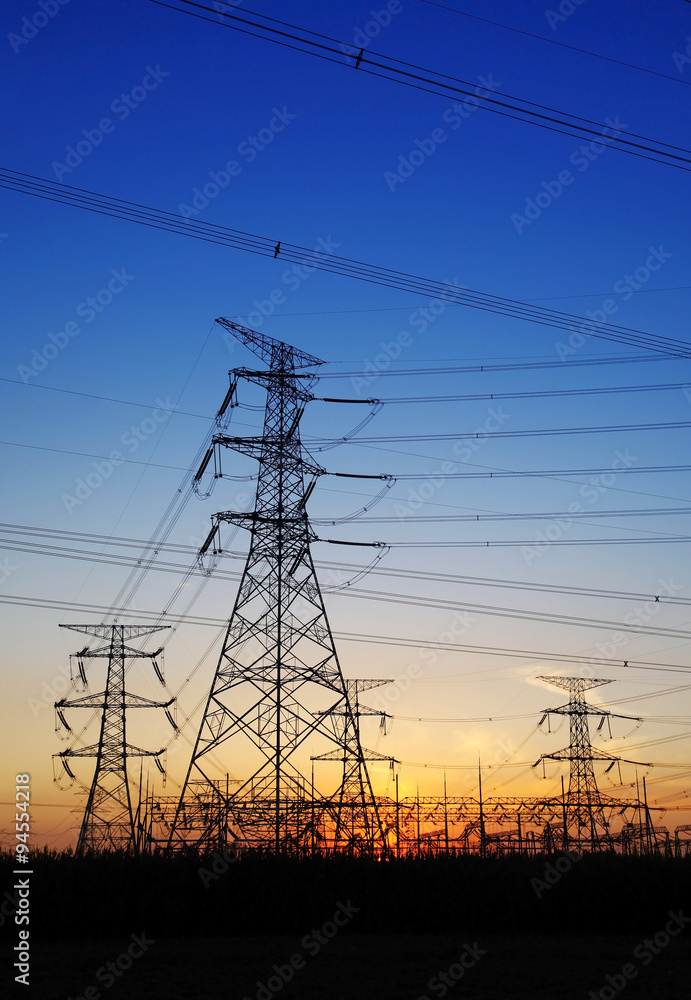 The evening of the pylon outline, is very beautiful