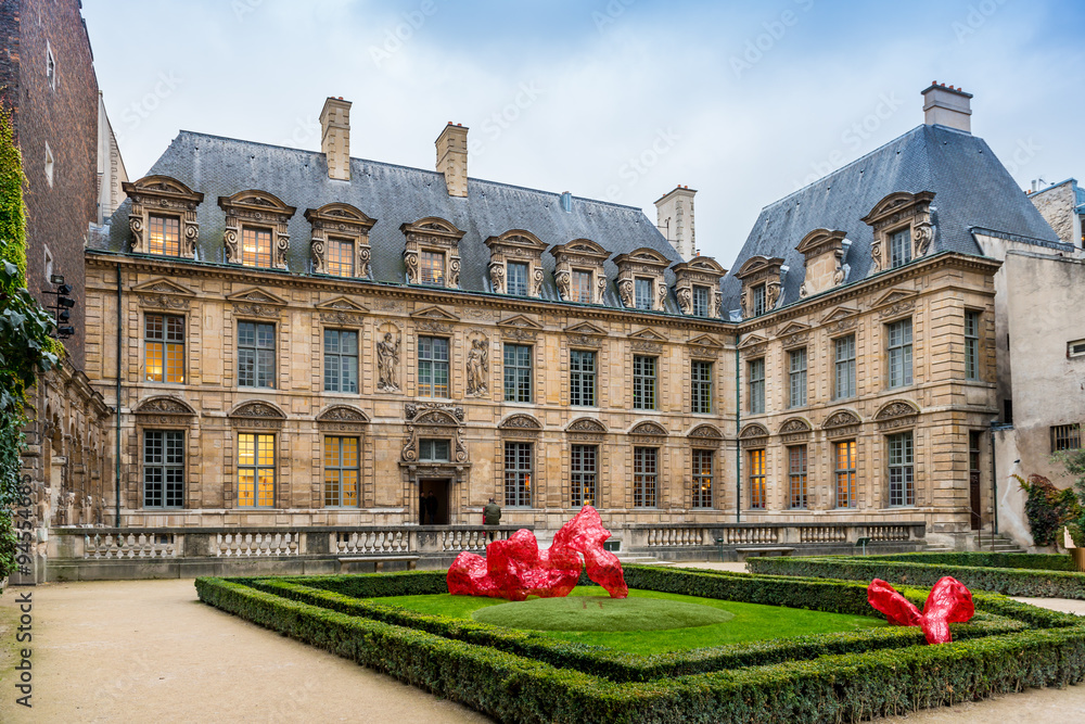 Fototapeta premium Hôtel de Sully à Paris, France