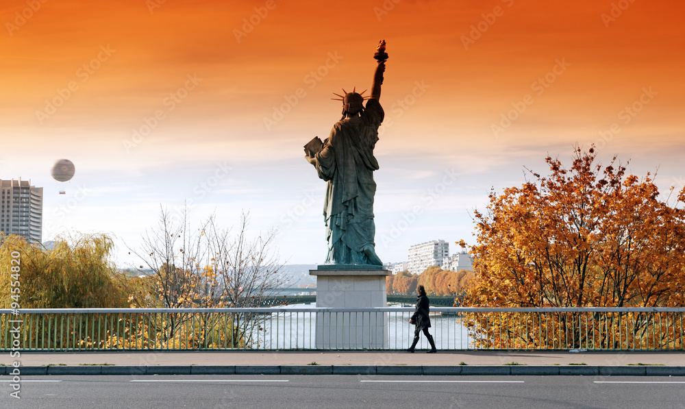 Fototapeta premium Statue de la Liberté de Paris