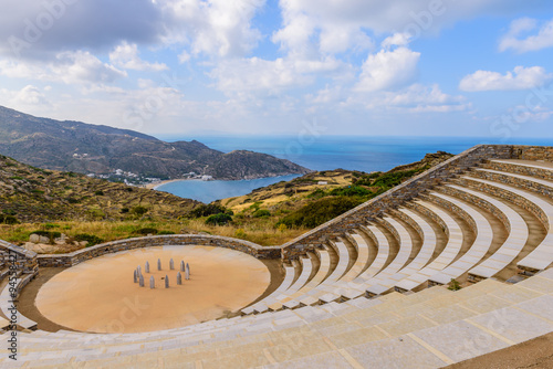 Photo The ancient amphitheatre, IOS island, Cyclades, Greece.