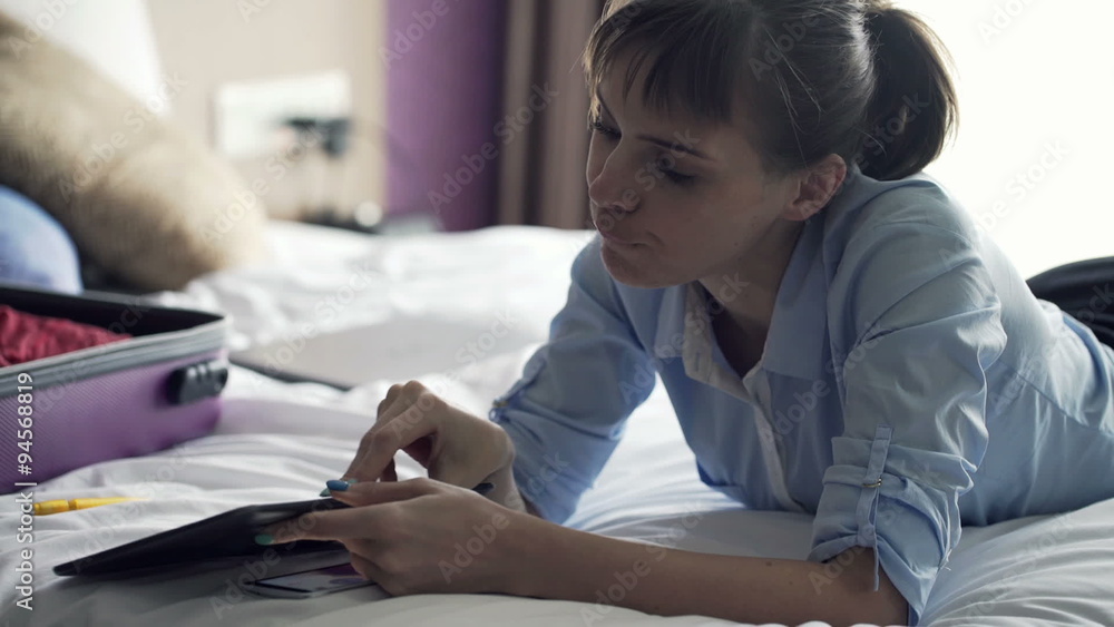 Bored businesswoman with tablet and smartphone on bed
Bored businesswoman with tablet and smartphone on bed