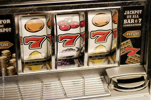 Photography Einarmiger Bandit - Glücksspielautomat - Gewinnziffern 777