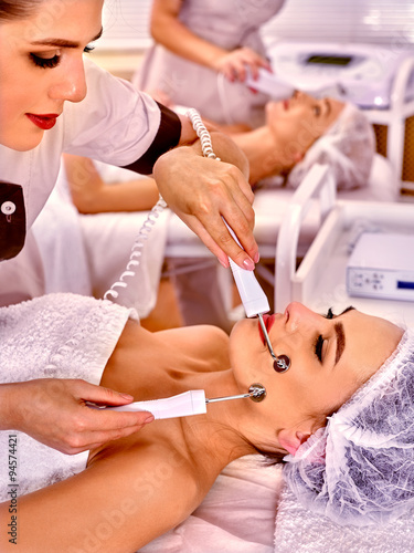 Group women receiving electric hydradermie massage at beauty salon
