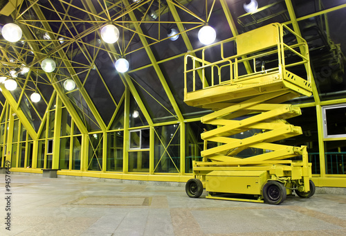 Hydraulic / Electric Scissor Platform at Indoor Place.