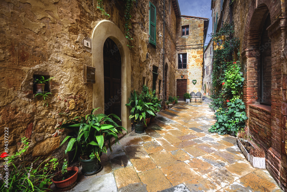 Naklejka premium Beautiful nooks and crannies of the medieval Italian village in