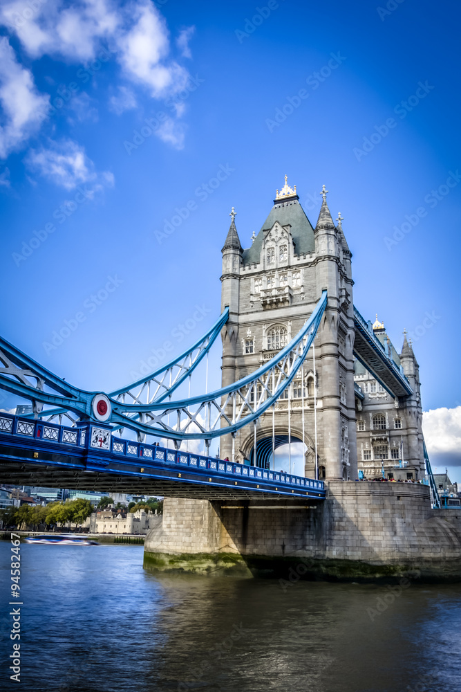 Obraz premium Tower Bridge crosses the River Thames close to the Tower of London and has become an iconic symbol of London was constructed in June 1894