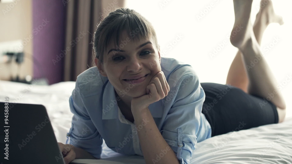 Portrait of happy businesswoman with laptop lying on bed in hotel room
Portrait of happy businesswoman with laptop lying on bed in hotel room