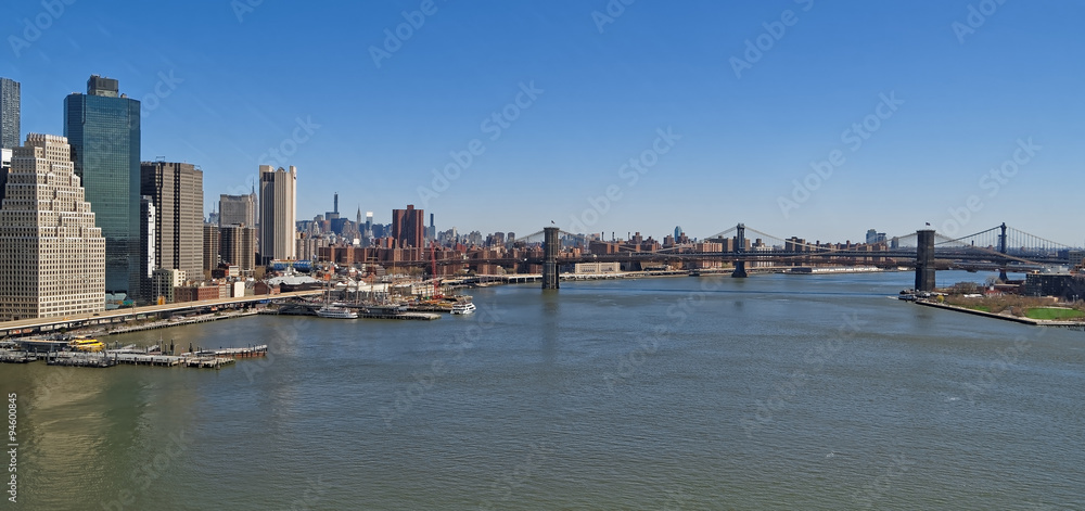 Obraz premium Aerial view of the Manhattan Bridge and the Brooklyn Bridge