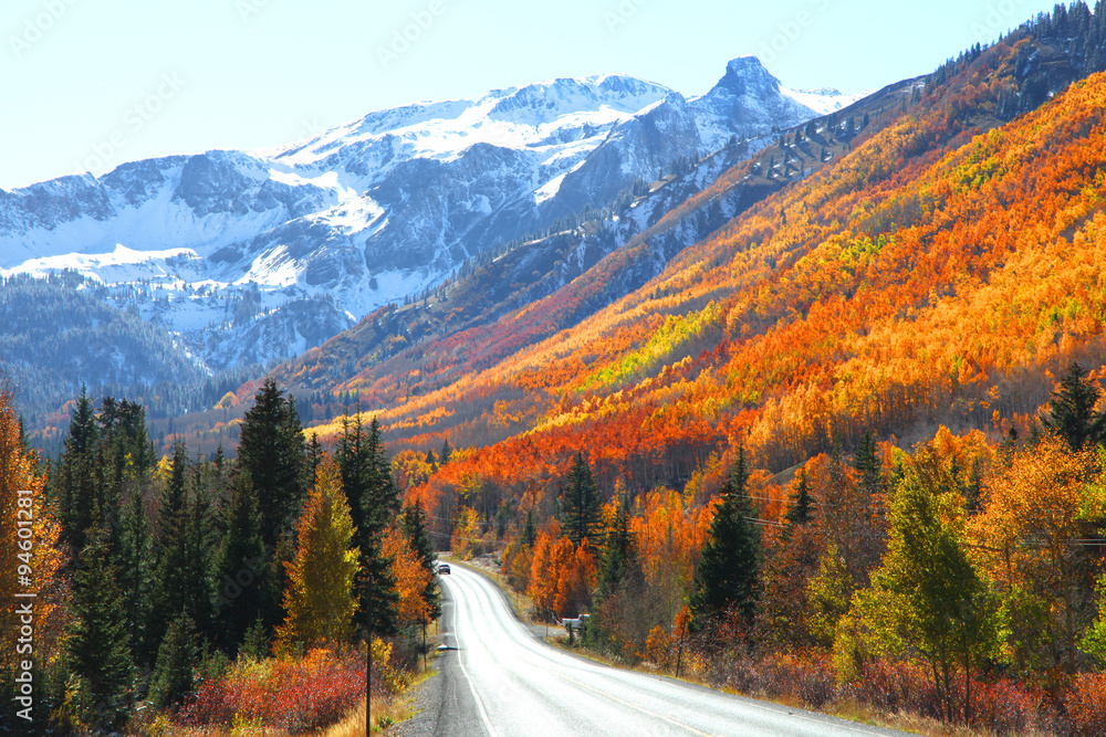 Obraz premium Million dollar high way in San Juan mountains