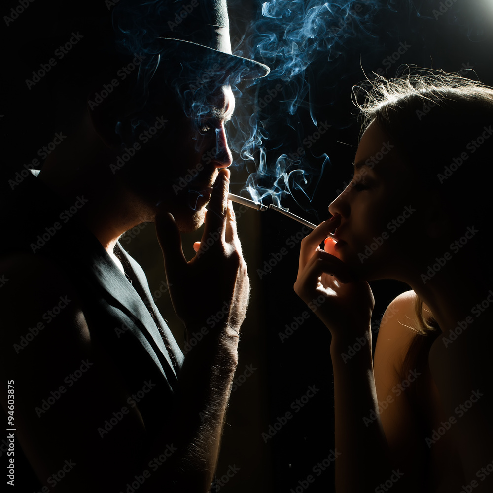 Couple smoking cigarettes StockFoto Adobe Stock