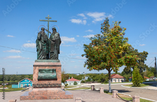Памятник святым равноапостольным Кириллу и Мефодию, Соборная площадь, Коломенский Кремль, Коломна, Россия 