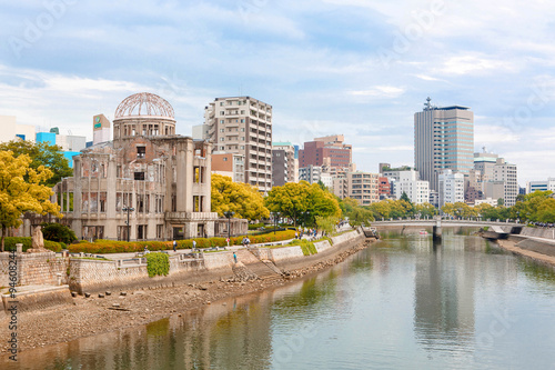 Foto View on the atomic bomb dome in Hiroshima Japan