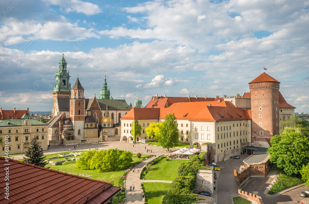 Fototapeta Zamek na Wawelu i katedra na Wawelu widziane z wieży Sandomierskiej w słoneczne popołudnie