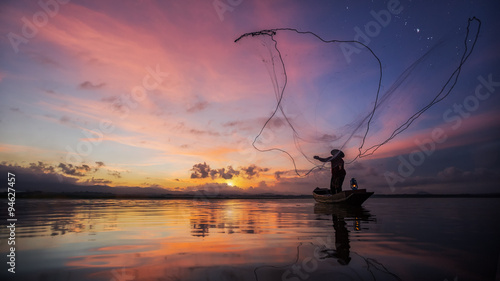 Obraz na płótnie Fisherman of Bangpra Lake