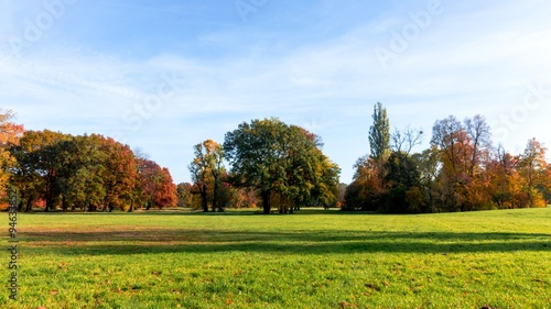 panorama parklandschaft im herbst