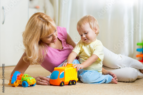 mother with child playng to...