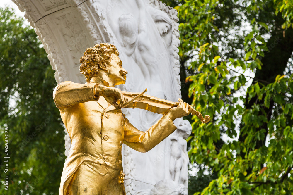 Fototapeta premium statue Johann Strauss close up in City Park Vienna