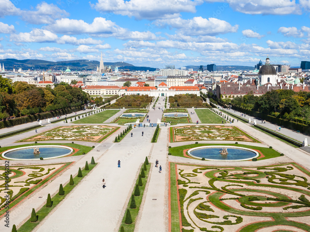 Fototapeta premium Vienna skyline and Belvedere gardens