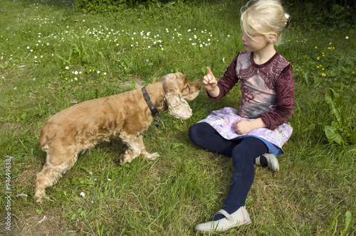 Maedchen, spielen, Hund photo