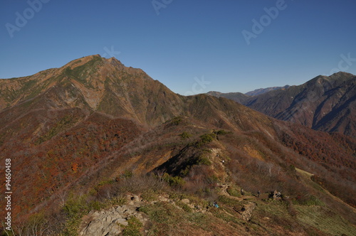 秋の谷川岳 紅葉 山肌