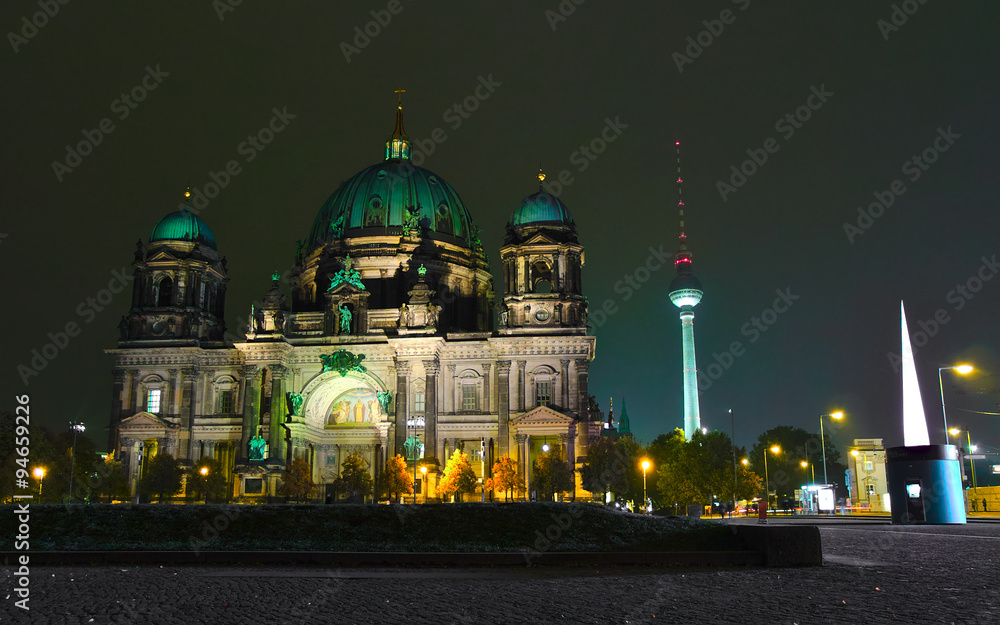Obraz premium Berliner Dom at night