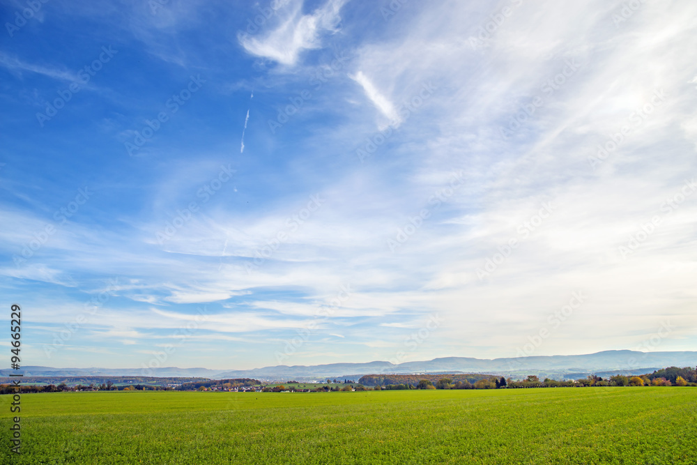 Gründüngung mit Ausblick auf die Schwäbische Alb Gründüngung mit Ausblick auf die Schwäbische Alb