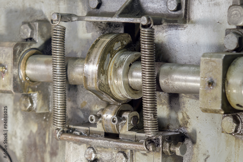 Crank camshaft/Old and dirty crank camshaft part of machine. Crank camshaft/Old and dirty crank camshaft part of machine.