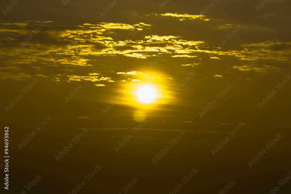 Obraz premium The sun rises in the east 