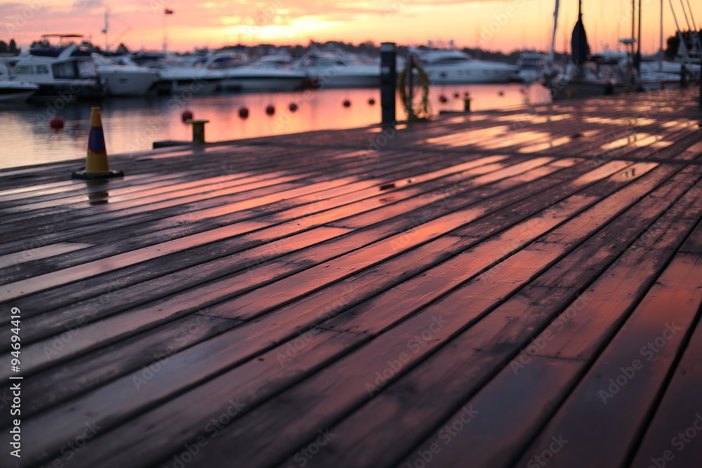 Fototapeta premium 朝焼けヨットハーバー３ 