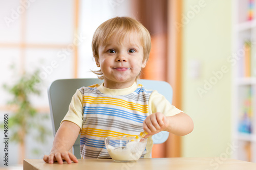 kid eating healthy food at ...
