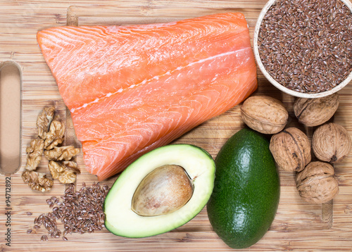 Sources of omega 3 fatty acids: flaxseeds, avocado, salmon and walnuts