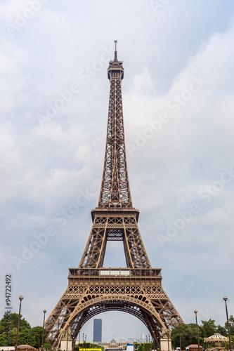 Eiffel tower in Paris © Sergii Figurnyi