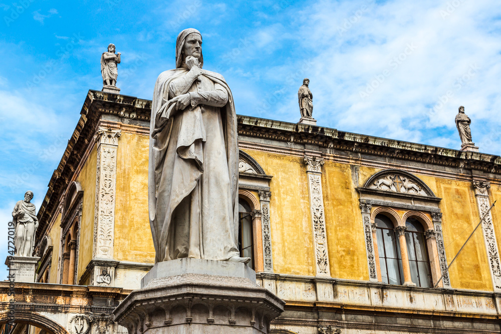 Statue of Dante   in Verona, Italy