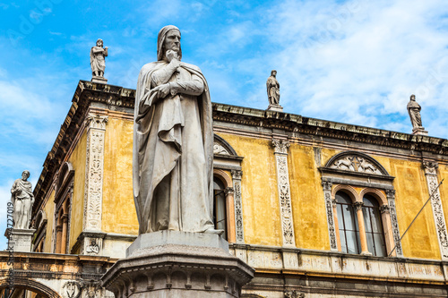 Statue of Dante   in Verona  Italy