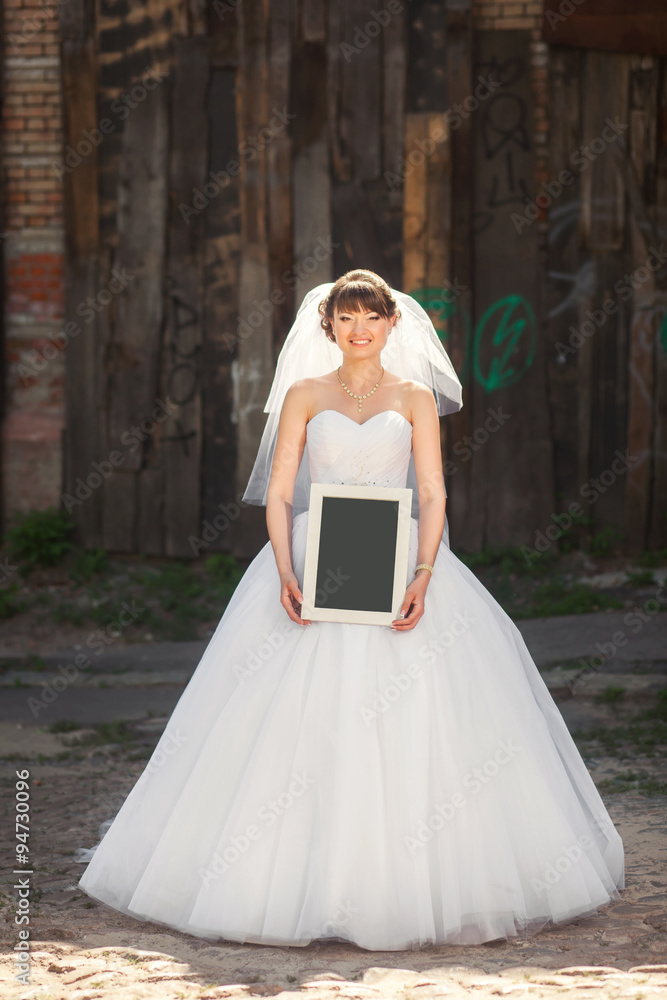 Fototapeta premium Bride with blank placard