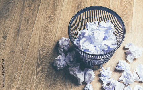 Obraz na płótnie Paper balls in a bin