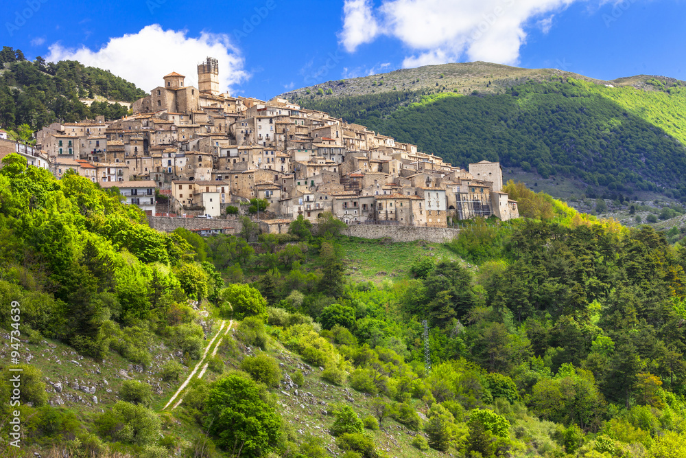 beautiful authentic villages of Italy - Castel del monte . Abruz