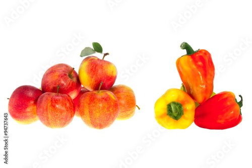 Fototapeta Naklejka Na Ścianę i Meble -  Red ripe apples and sweet pepper on a white background