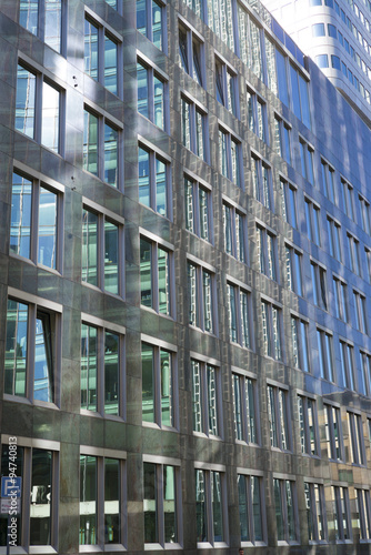 Fassade eines modernen Bürohochhauses in Frankfurt am Main, Deu