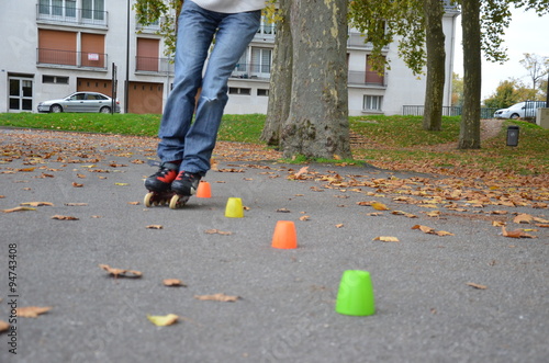 Obraz na plátně Slalom roller freestyle