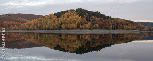 Fototapeta Naklejka Na Ścianę i Meble -  autumn lake reflection