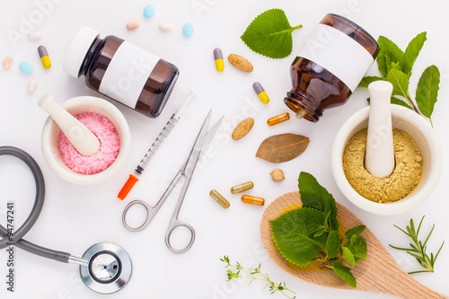 Obraz na plátně Herbal medicine VS Chemical medicine the alternative healthy car