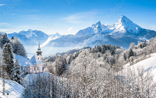 Fotografia Idyllic winter landscape with chapel in the Alps, Berchtesgadener Land, Bavaria,