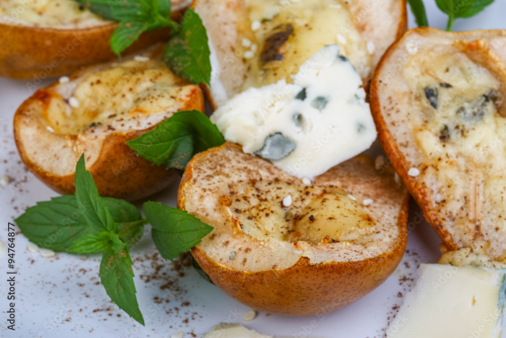 Baked pear with blue cheese Baked pear with blue cheese