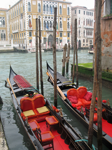 Venise, gondoles au bord du Grand Canal, Italie photo