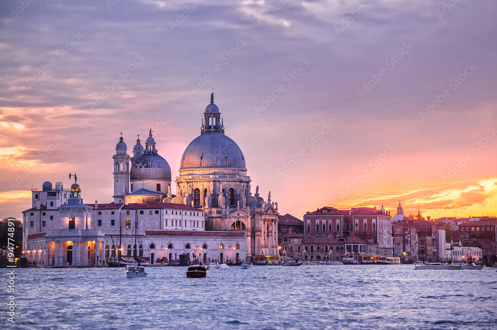 Fototapeta premium Kościół Santa Maria della Salute na zachód słońca, Wenecja, Włochy