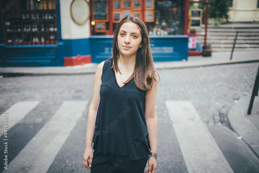 Fototapeta premium beautiful girl in Paris