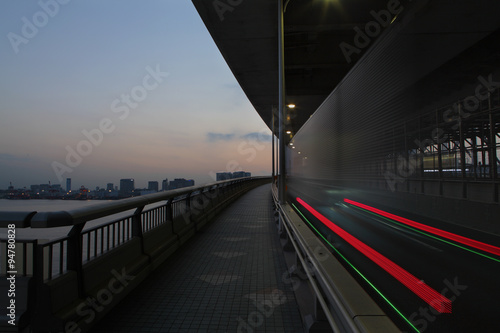 夕暮れの橋 © sikatakas